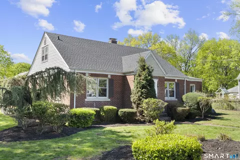 Exterior - 10 Barraclough Ave, Hamden, CT 06517 photo 4 of 5