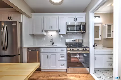 143 Columbus Pl #8, Stamford, CT 06907