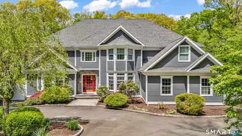 10 Arthurs Ct, Newtown, CT 06470