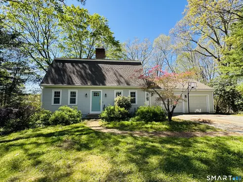 34 Laurel Hill Dr, Niantic, CT 06357