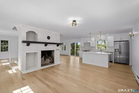 Living - 34 Laurel Hill Dr, Niantic, CT 06357 photo 4 of 5