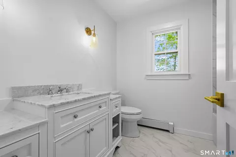Bath - 34 Laurel Hill Dr, Niantic, CT 06357 photo 3 of 4