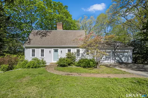 34 Laurel Hill Dr, Niantic, CT 06357