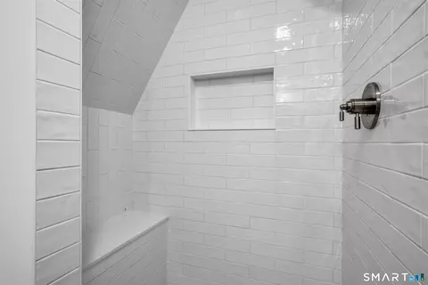 Bath - 34 Laurel Hill Dr, Niantic, CT 06357 photo 1 of 4