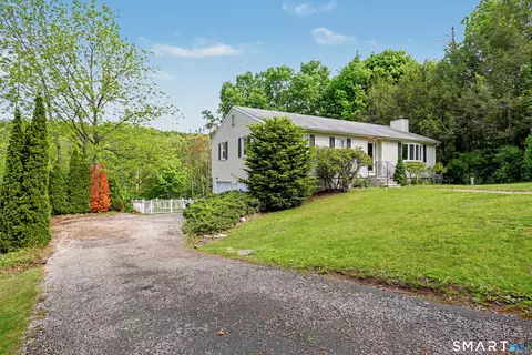 161 Sleeping Giant Dr, Hamden, CT 06518