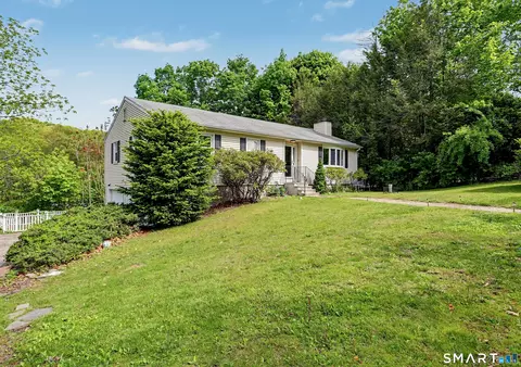 161 Sleeping Giant Dr, Hamden, CT 06518