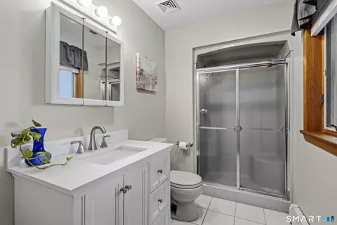 Bath - 6 Tyler Dr, Preston, CT 06365 photo 3 of 4