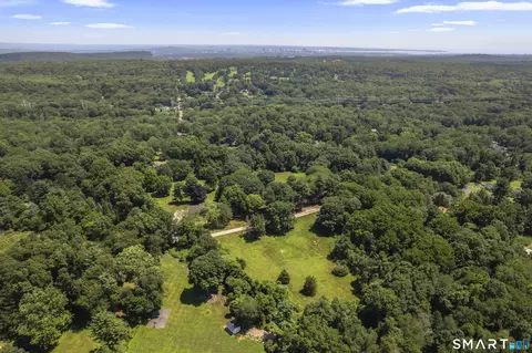 107 Ansonia Rd, Woodbridge, CT 06525