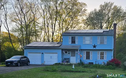 18 Chelsea Ln, Windsor, CT 06095