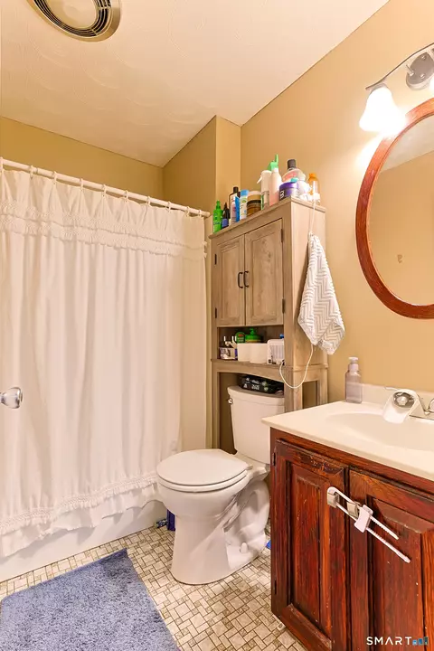 Bath - 17 May St, West Haven, CT 06516 photo 3 of 5