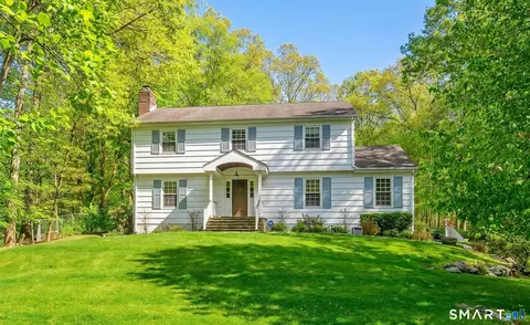 189 Fishing Trl, Stamford, CT 06903