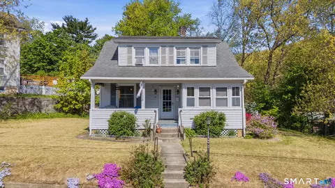 30 Maennerchor Ave, Taftville, CT 06380