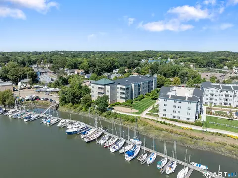 60 Maple St #39, Branford, CT 06405