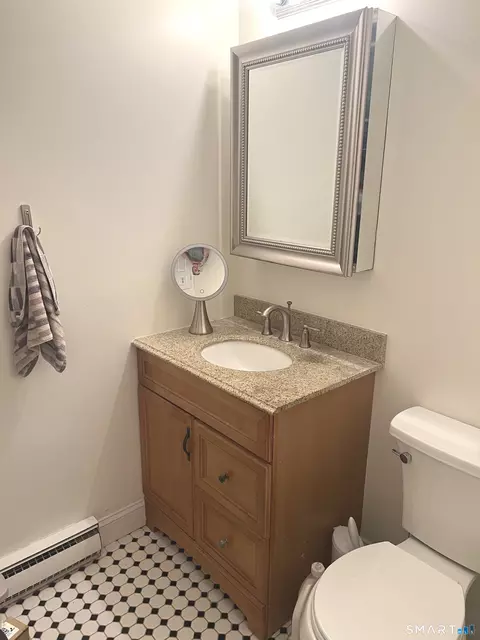 Bath - 9 Pilgrim Hbr #B, Wallingford, CT 06492 photo 2 of 4