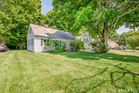 92 Evelyn St, Trumbull, CT 06611