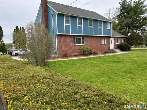 890 Daniels Farm Rd, Trumbull, CT 06611