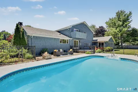 10 Morning Glory Dr, Easton, CT 06612