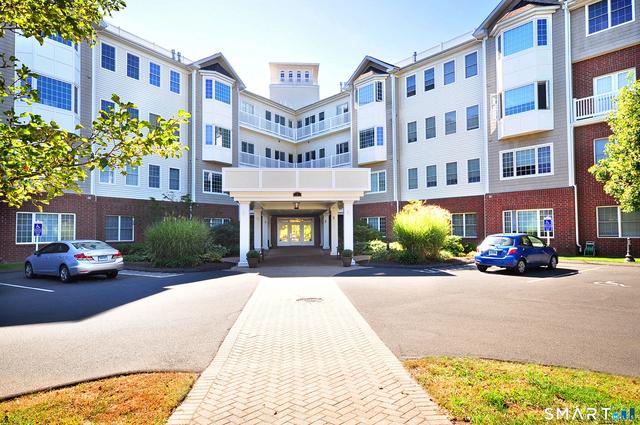 1 King Philip Dr #218, West Hartford, CT 06117