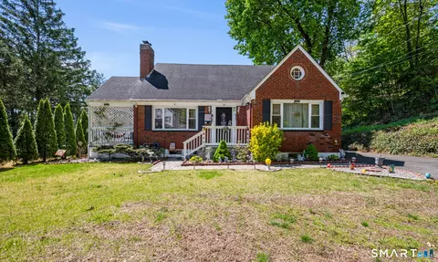 85 Dwight St, Ansonia, CT 06401