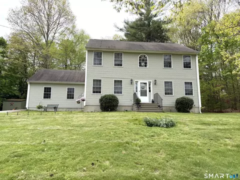 19 Mckenna Ave, Griswold, CT 06351