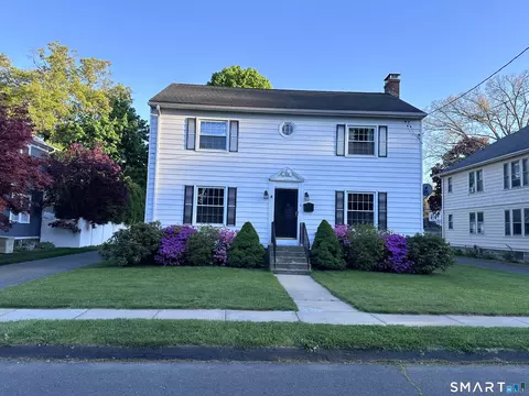 8 James St, Windsor Locks, CT 06096
