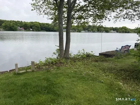 25 Lakeview St, Thompson, CT 06277