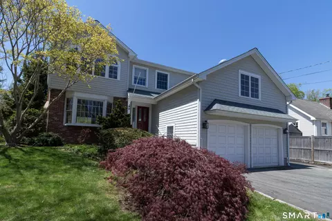 9 Howd Ave, Branford, CT 06405