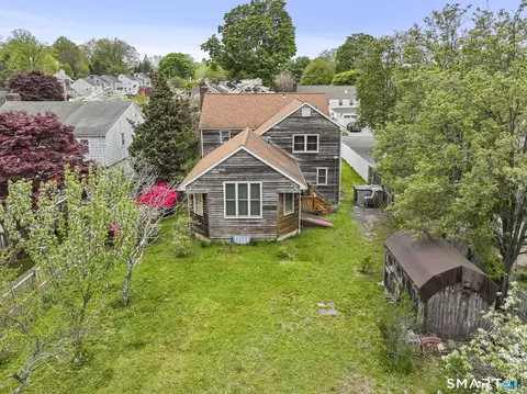 79 Fairfield Pl, Fairfield, CT 06824