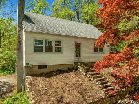89 Lighthouse Rd, Woodbury, CT 06798