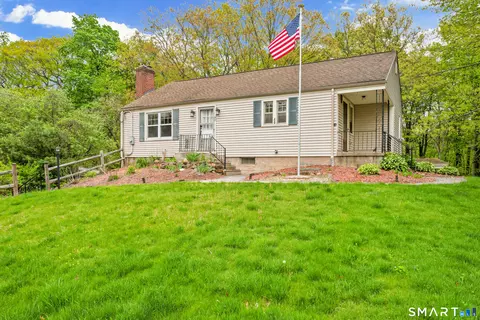 40 Circle Dr, Wallingford, CT 06492