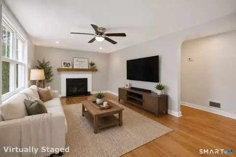 40 Circle Dr, Wallingford, CT 06492