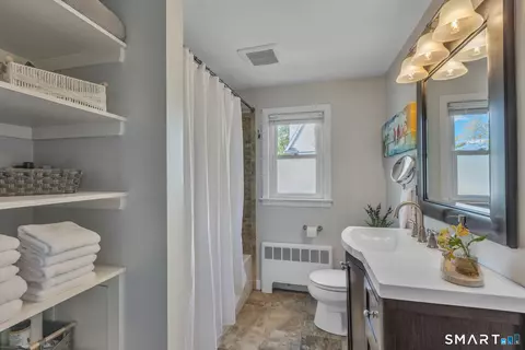 Bath - 597 Wolcott Hill Rd, Wethersfield, CT 06109 photo 1 of 2