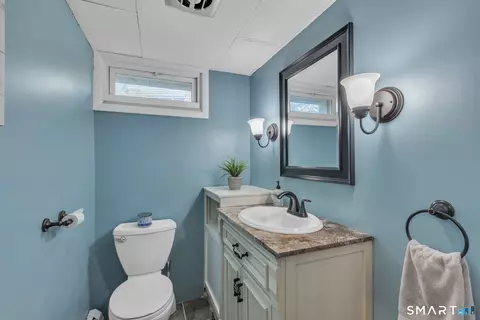 Bath - 597 Wolcott Hill Rd, Wethersfield, CT 06109 photo 2 of 2