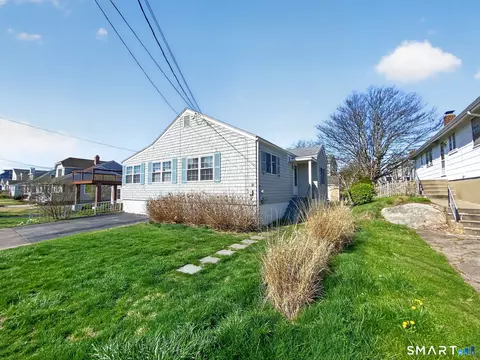 21 Tautog St, Groton, CT 06340