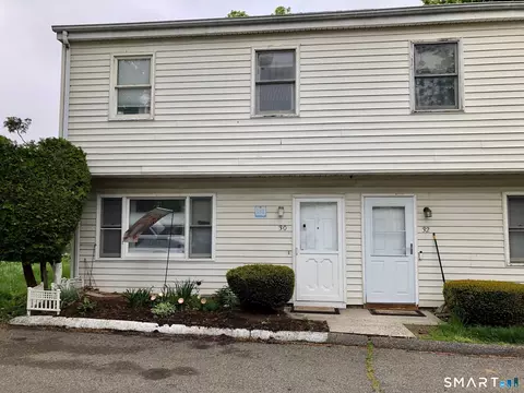 30 Yarrington Ct #30, Bridgeport, CT 06607