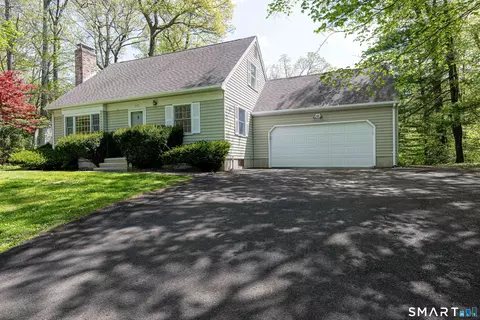 191 Saddle Hill Dr, Guilford, CT 06437