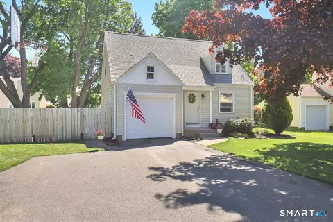 21 Kensington St, Manchester, CT 06040