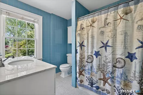 Bath - 34 Norris St, Hamden, CT 06517 photo 2 of 3