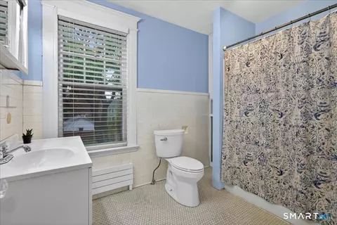 Bath - 54 Thornton St, Hamden, CT 06517 photo 2 of 3