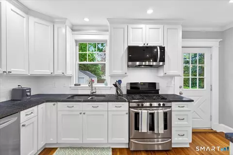 Kitchen - 54 Thornton St, Hamden, CT 06517 photo 3 of 5