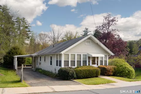 22 Pease St, North Canaan, CT 06018