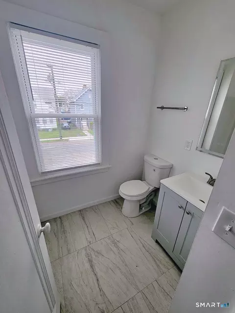 Bath - 82 Helen St, Hamden, CT 06514 photo 1 of 2