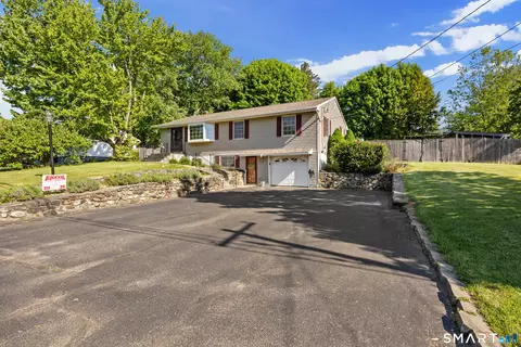 15 Chicory Dr, Wolcott, CT 06716