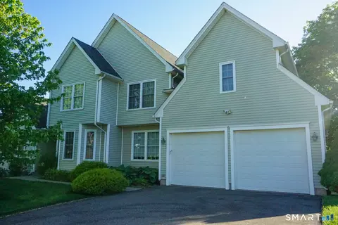 33 Knoll Ridge Ct, Middletown, CT 06457