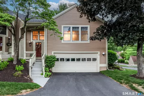 33 Brittania Dr, Danbury, CT 06811