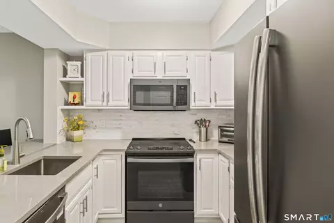 351 Pemberwick Rd #818, Greenwich, CT 06831