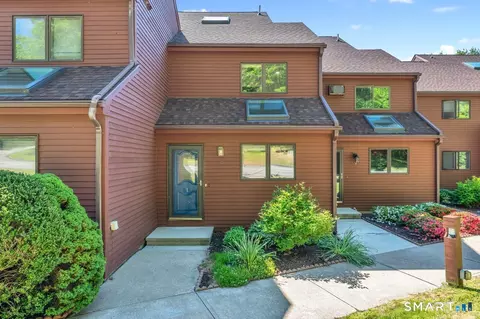 97 W Main St #10, Niantic, CT 06357