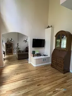 Entry Way - 72 Pinnacle Rd, Ellington, CT 06029 photo 2 of 3