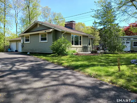 3 Vinegar Hill Rd, Gales Ferry, CT 06335