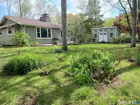 3 Vinegar Hill Rd, Gales Ferry, CT 06335